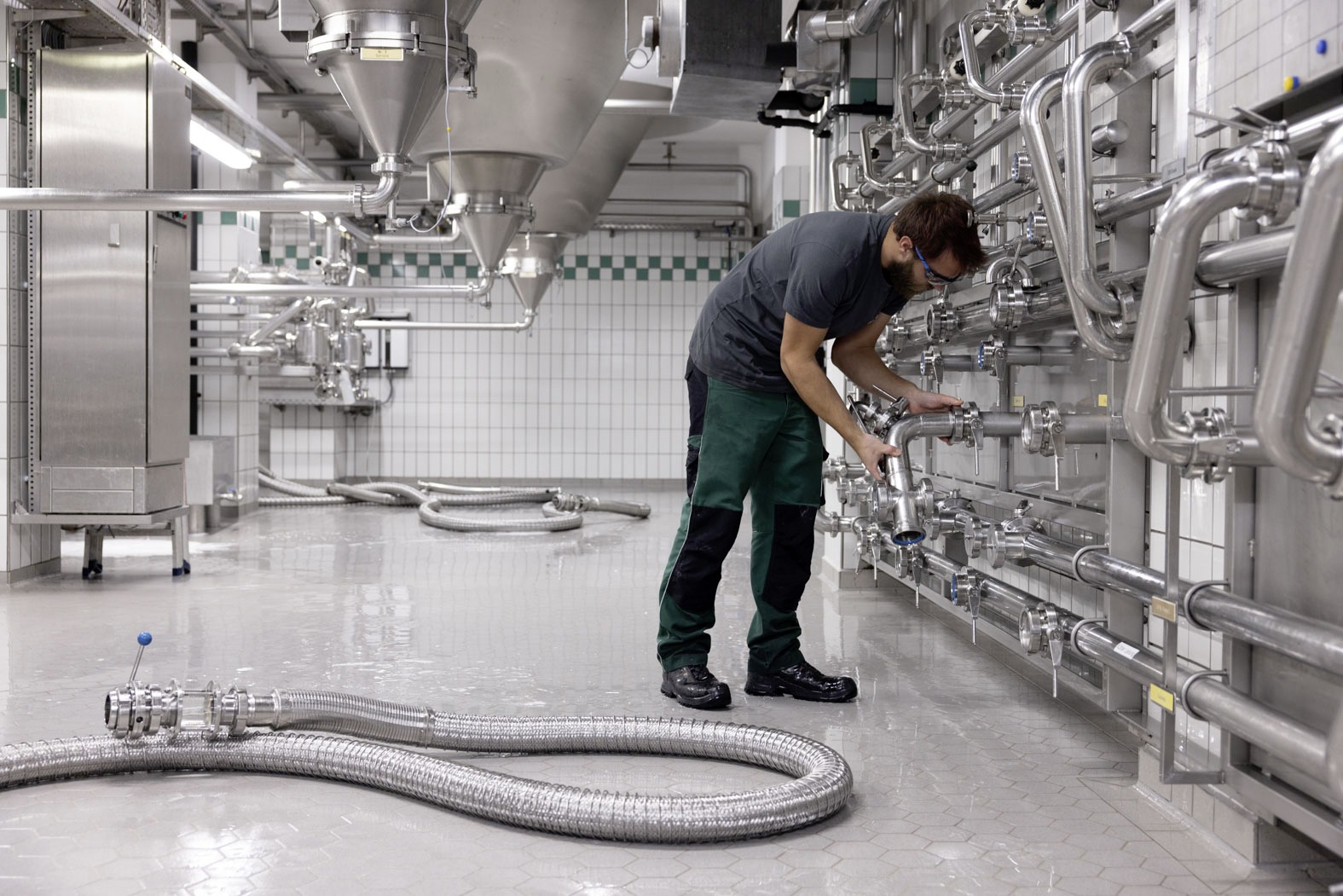 Mohrenbrauerei Dornbirn, Produktion, Brauerei, Abfüllung, Lager